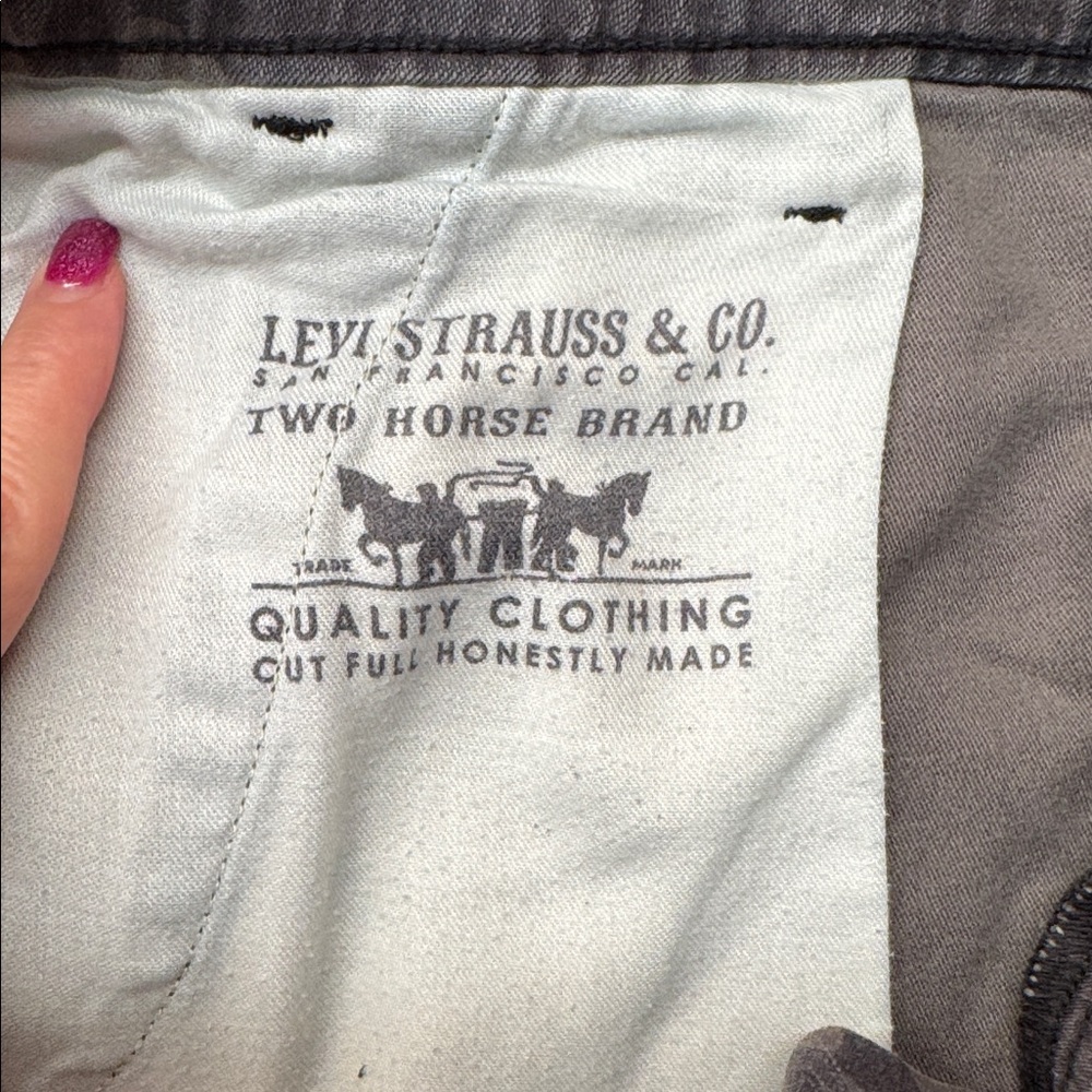 Levi's Camouflage Cargo Shorts - Picture 7 of 8